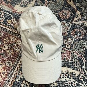 Yankees mini logo baseball hat